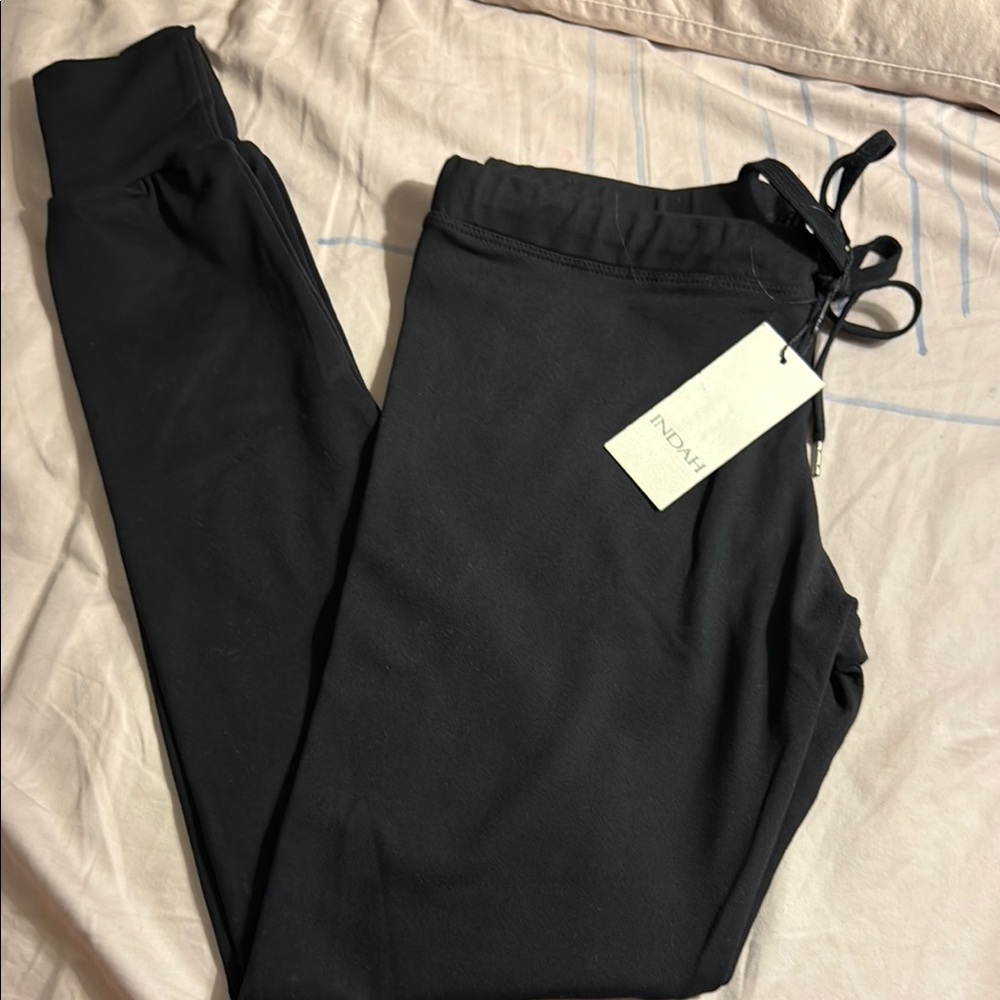 Indah Black Leggings
